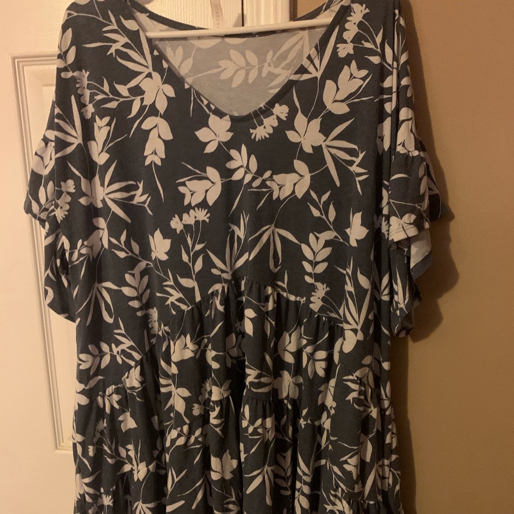 NWOT Emerald 2X flowy top!